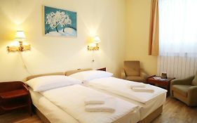 Hotel Bara Gellert